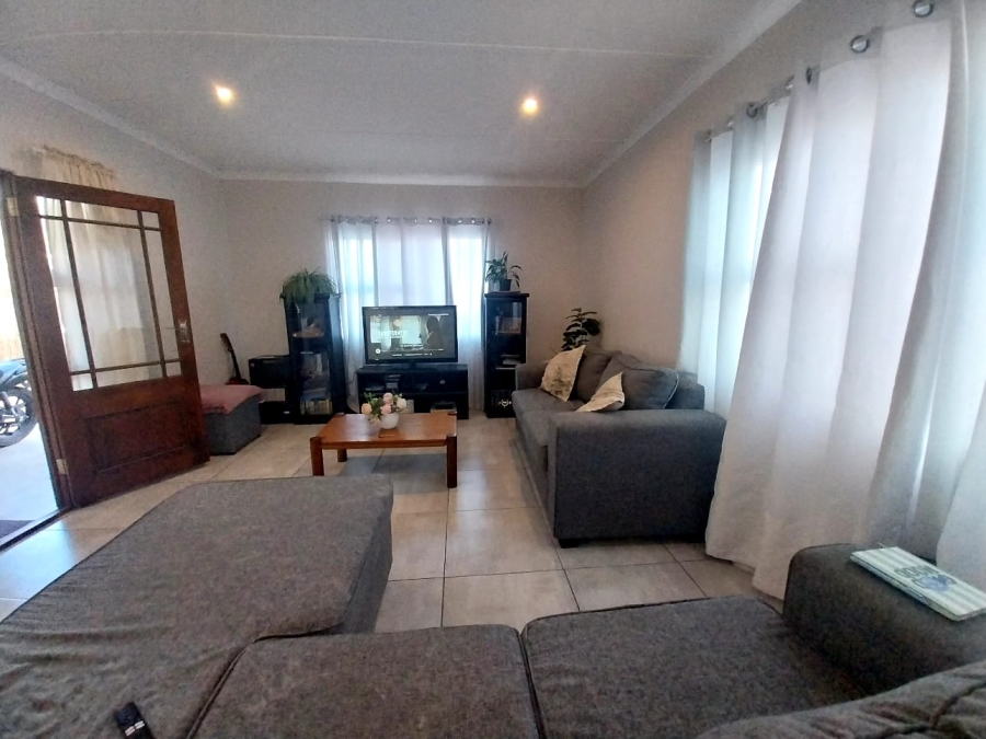 5 Bedroom Property for Sale in Worcester West Western Cape
